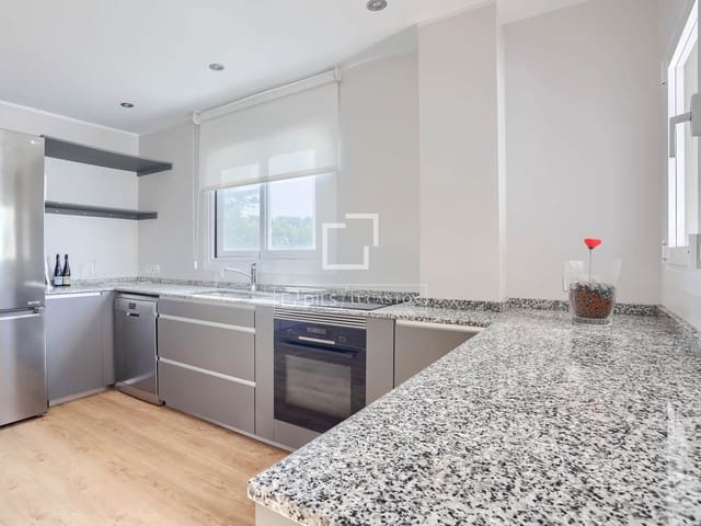 Apartamento de 2 habitaciones en Santa Ponsa, Calvià en venta con piscina garaje - 595.000 € (Ref: 9645774)