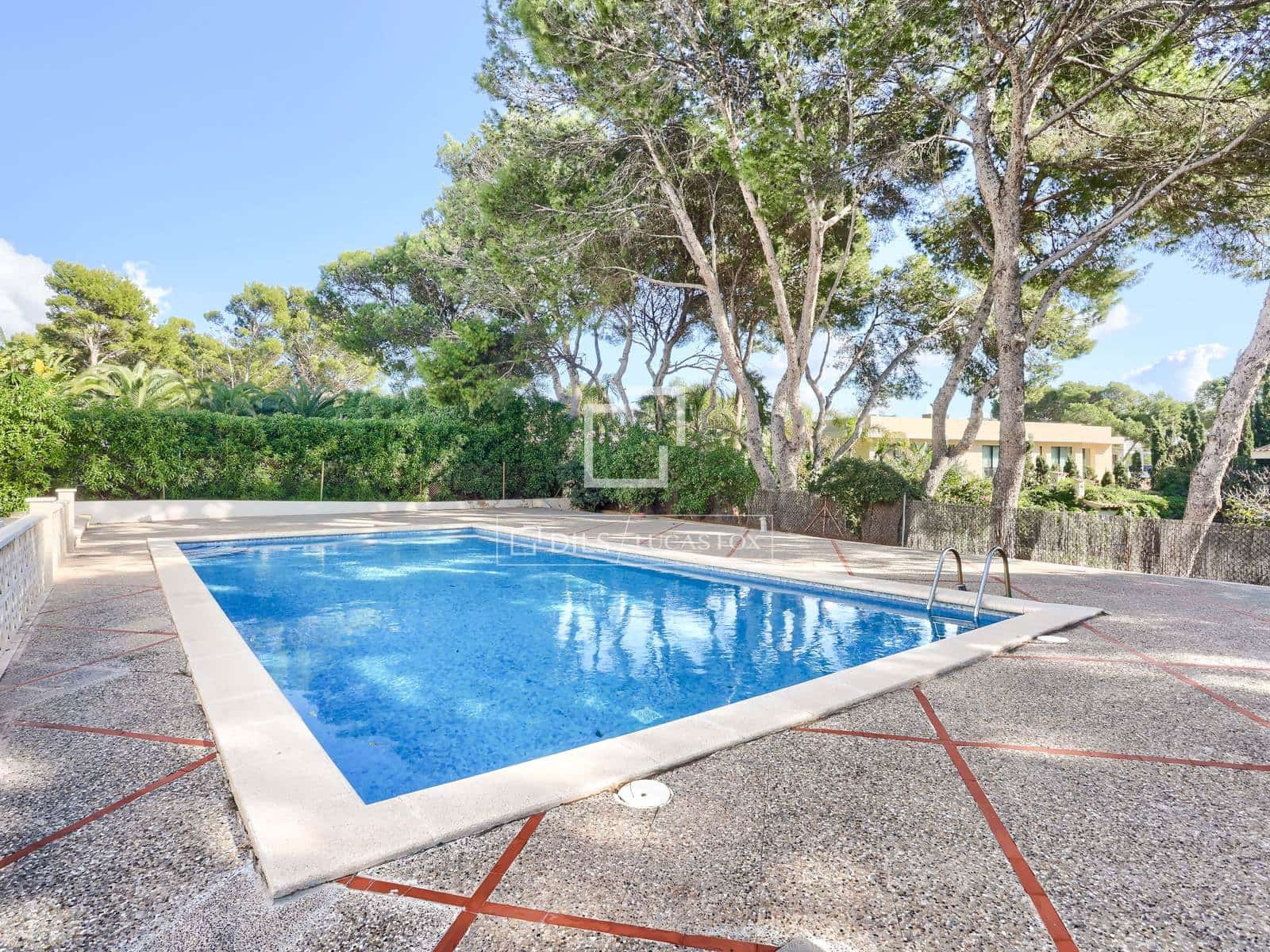 Apartamento de 2 habitaciones en Santa Ponsa en venta con piscina garaje - 595.000 € (Ref: 9645774)