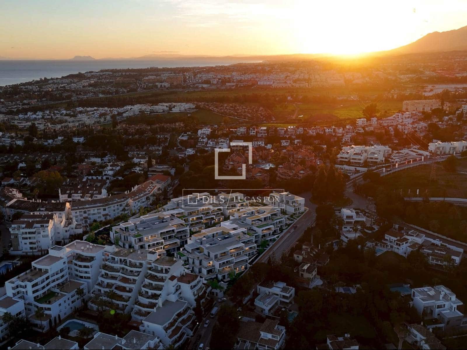 3 sypialnia Apartament na sprzedaż w Marbella z basenem garażem - 981 000 € (Ref: 9645922)
