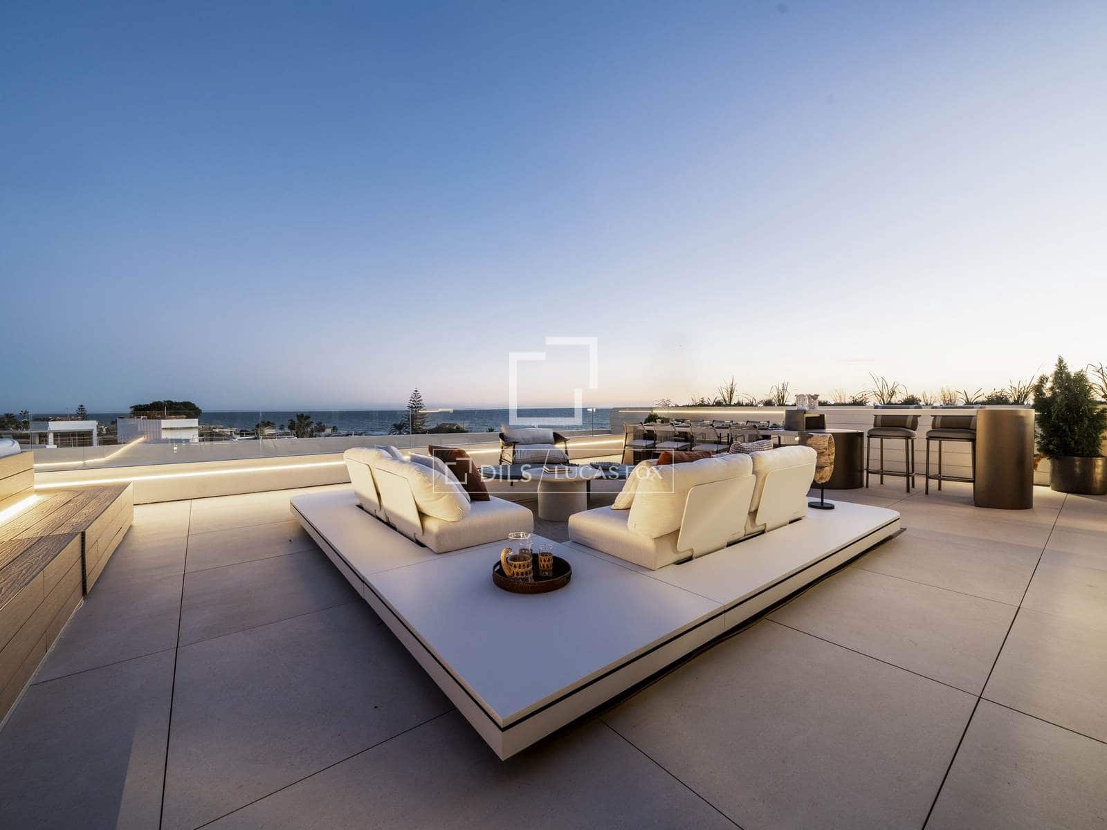 3 sypialnia Apartament na sprzedaż w Marbella z basenem garażem - 981 000 € (Ref: 9645922)