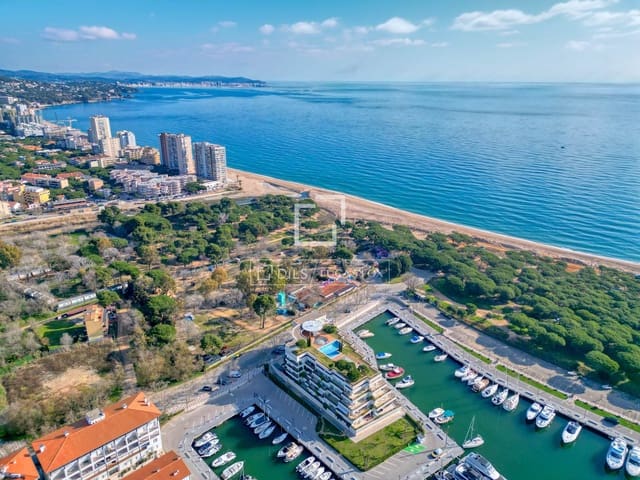 3 sypialnia Apartament na sprzedaż w Platja d'Aro, Castell-Platja d'Aro z basenem garażem - 1 260 000 € (Ref: 9646158)