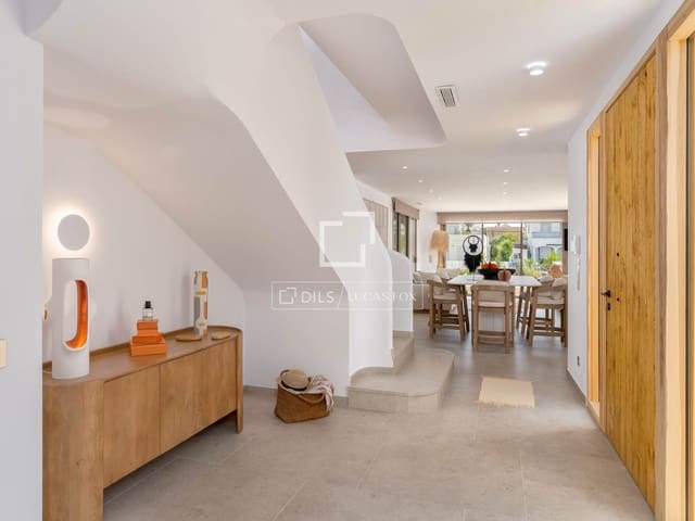 Chalet de 4 habitaciones en Empuriabrava, Castelló d'Empúries en venta con piscina garaje - 1.890.000 € (Ref: 9650258)