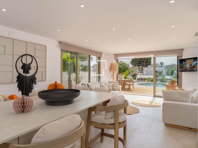 Chalet de 4 habitaciones en Empuriabrava, Castelló d'Empúries en venta con piscina garaje - 1.890.000 € (Ref: 9650258)
