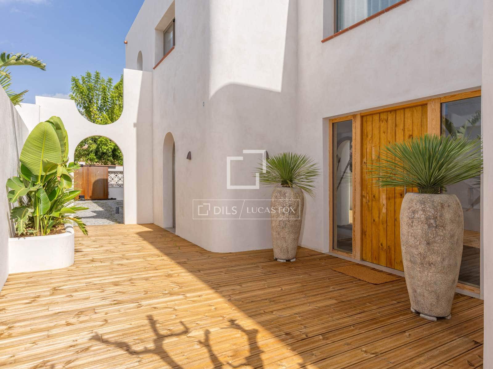 4 soverom Villa til salgs i Empuriabrava med svømmebasseng garasje - € 1 890 000 (Ref: 9650258)