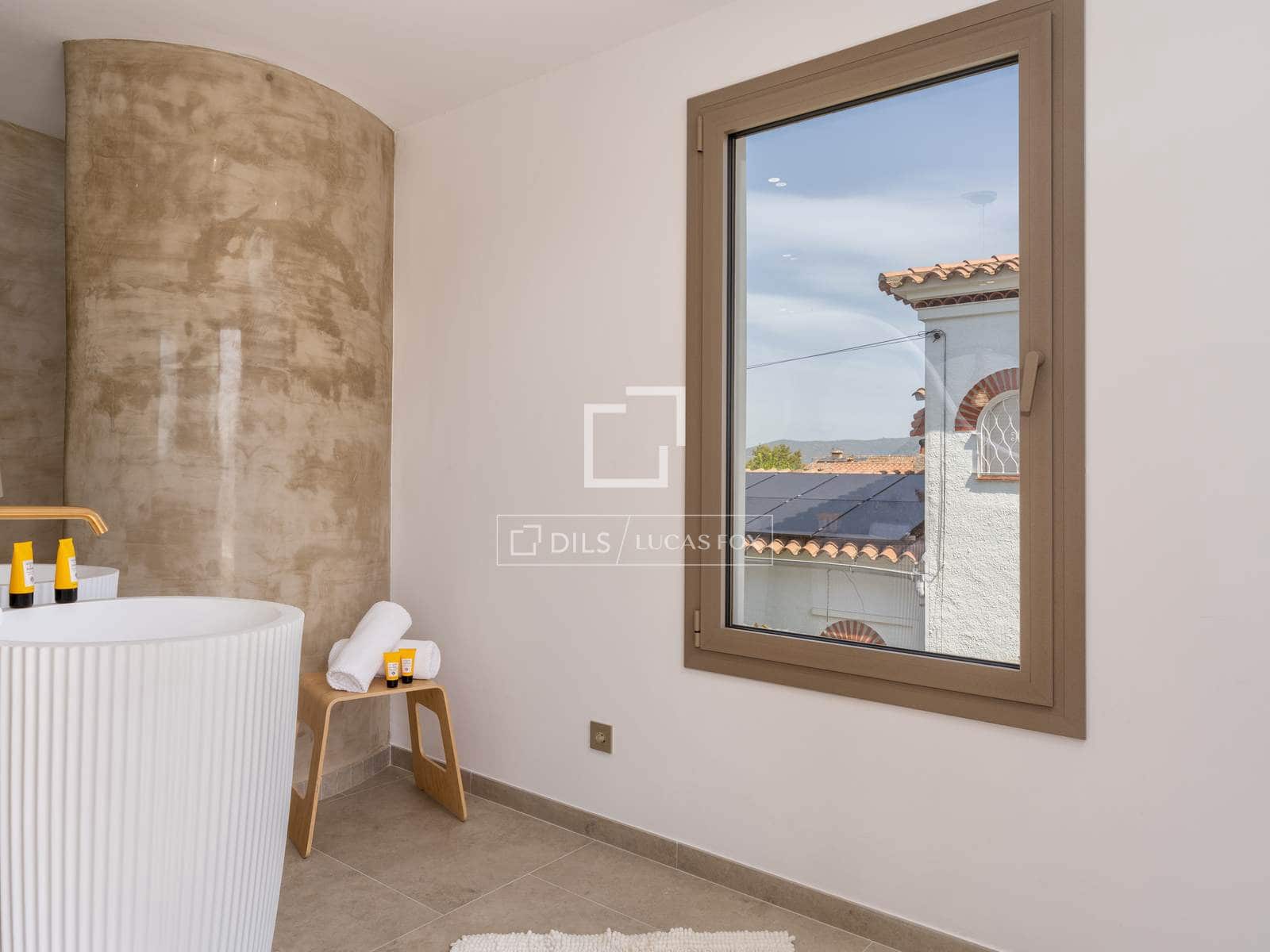 4 soverom Villa til salgs i Empuriabrava med svømmebasseng garasje - € 1 890 000 (Ref: 9650258)
