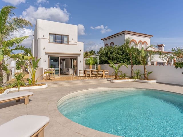 Chalet de 4 habitaciones en Empuriabrava, Castelló d'Empúries en venta con piscina garaje - 1.890.000 € (Ref: 9650258)