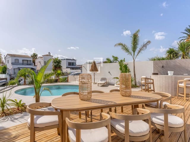 Chalet de 4 habitaciones en Empuriabrava, Castelló d'Empúries en venta con piscina garaje - 1.890.000 € (Ref: 9650258)