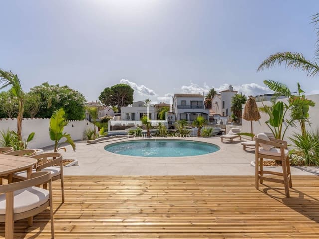Chalet de 4 habitaciones en Empuriabrava, Castelló d'Empúries en venta con piscina garaje - 1.890.000 € (Ref: 9650258)