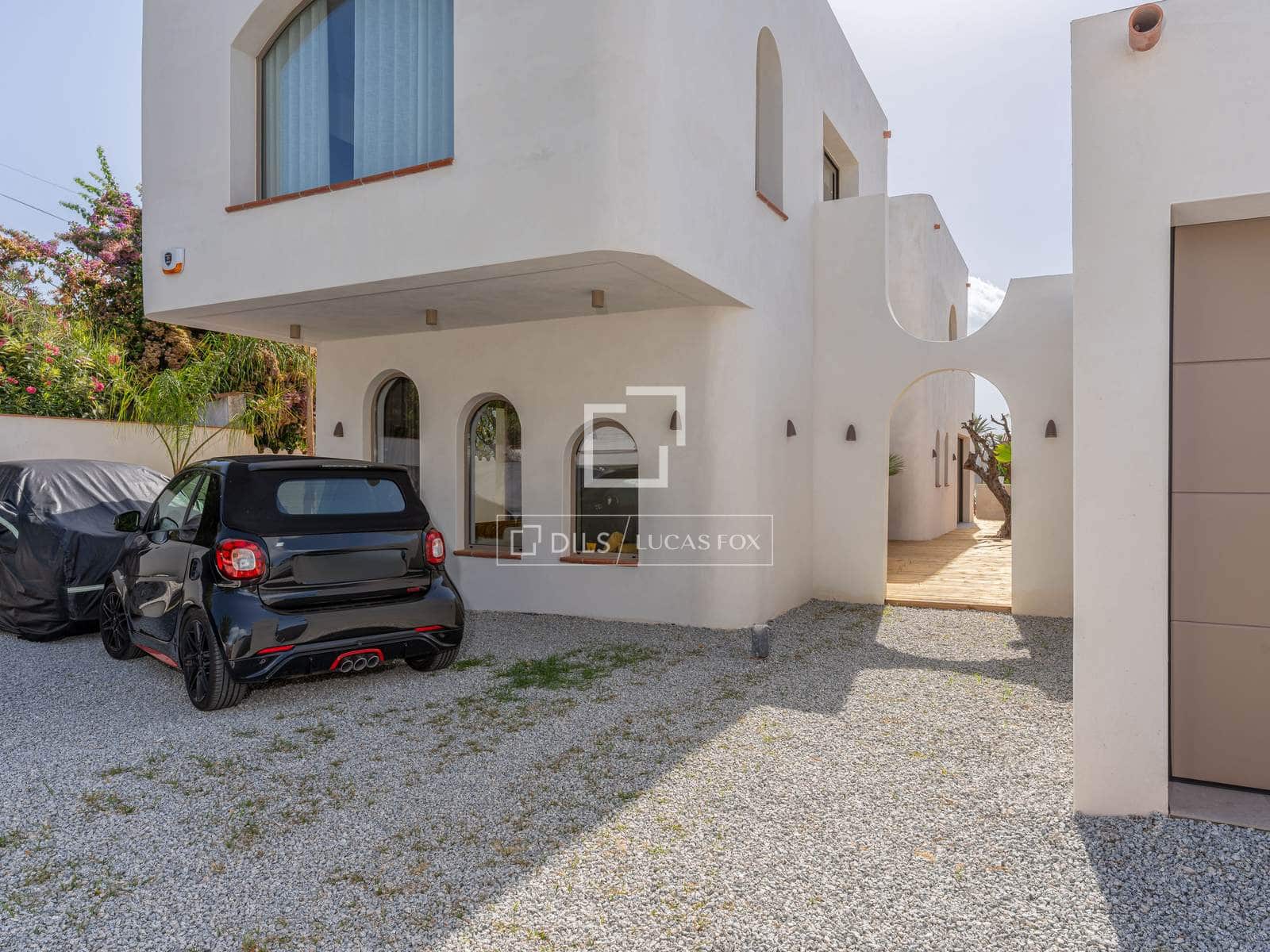 4 soverom Villa til salgs i Empuriabrava med svømmebasseng garasje - € 1 890 000 (Ref: 9650258)