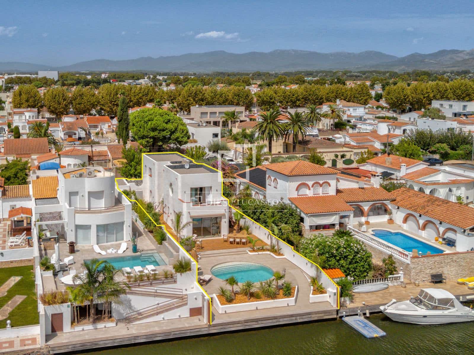 4 soverom Villa til salgs i Empuriabrava med svømmebasseng garasje - € 1 890 000 (Ref: 9650258)