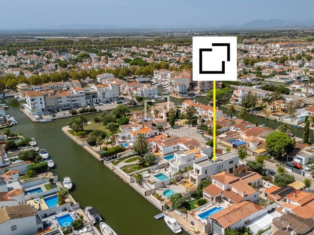 Chalet de 4 habitaciones en Empuriabrava, Castelló d'Empúries en venta con piscina garaje - 1.890.000 € (Ref: 9650258)