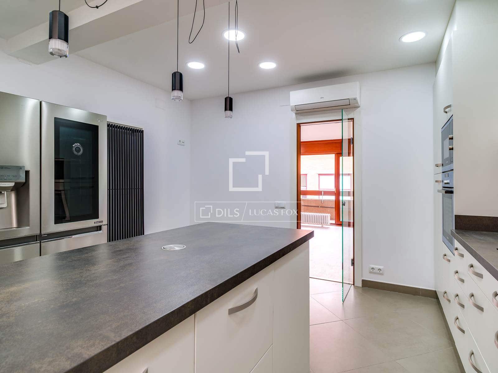 4 quarto Apartamento para arrendar em Barcelona cidade com garagem - 4 000 € (Ref: 9650406)