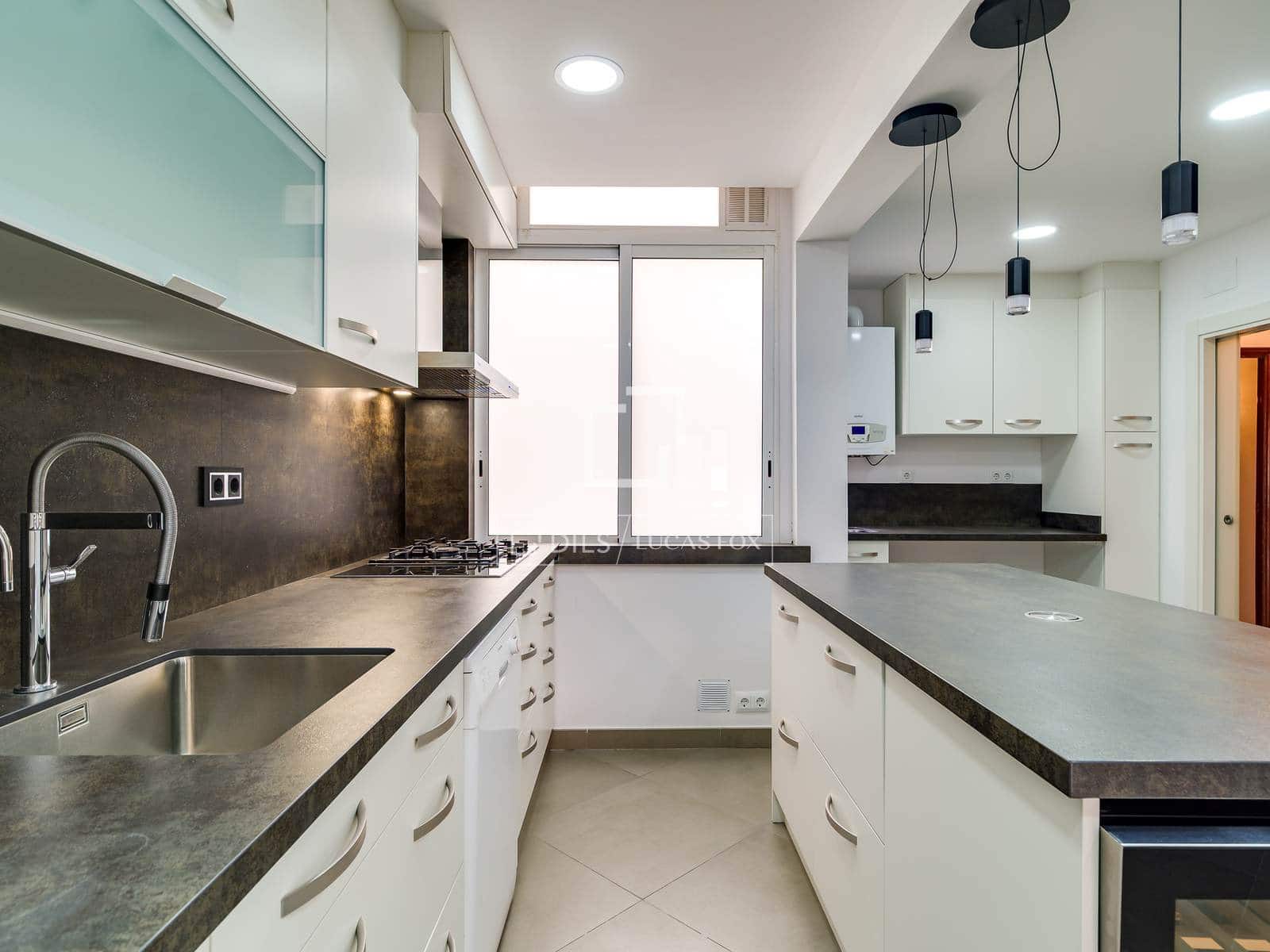 4 quarto Apartamento para arrendar em Barcelona cidade com garagem - 4 000 € (Ref: 9650406)