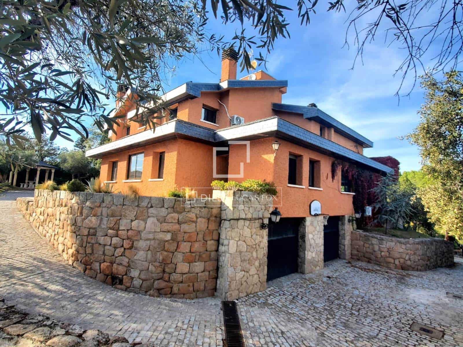 5 makuuhuone Huvila myytävänä paikassa San Sebastian de los Reyes mukana uima-altaan 
autotalli - 1 700 000 € (Ref: 9650408)