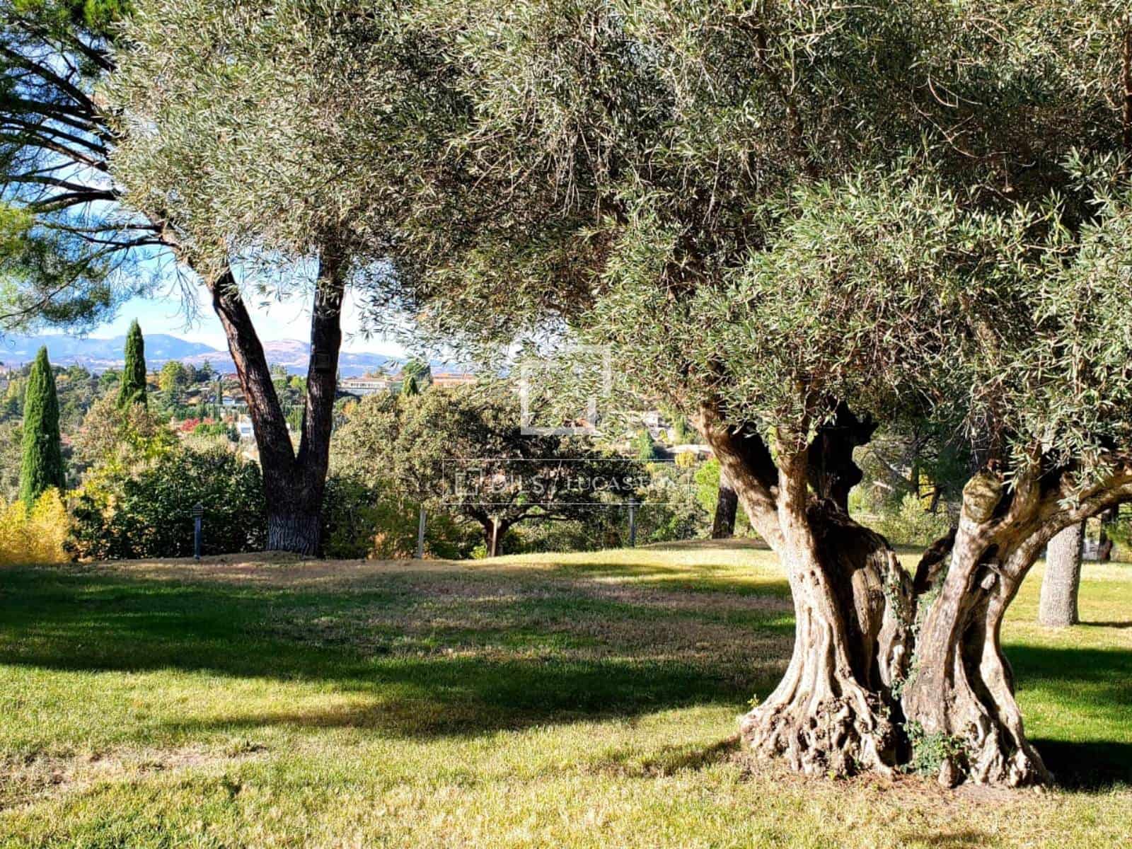 5 makuuhuone Huvila myytävänä paikassa San Sebastian de los Reyes mukana uima-altaan 
autotalli - 1 700 000 € (Ref: 9650408)