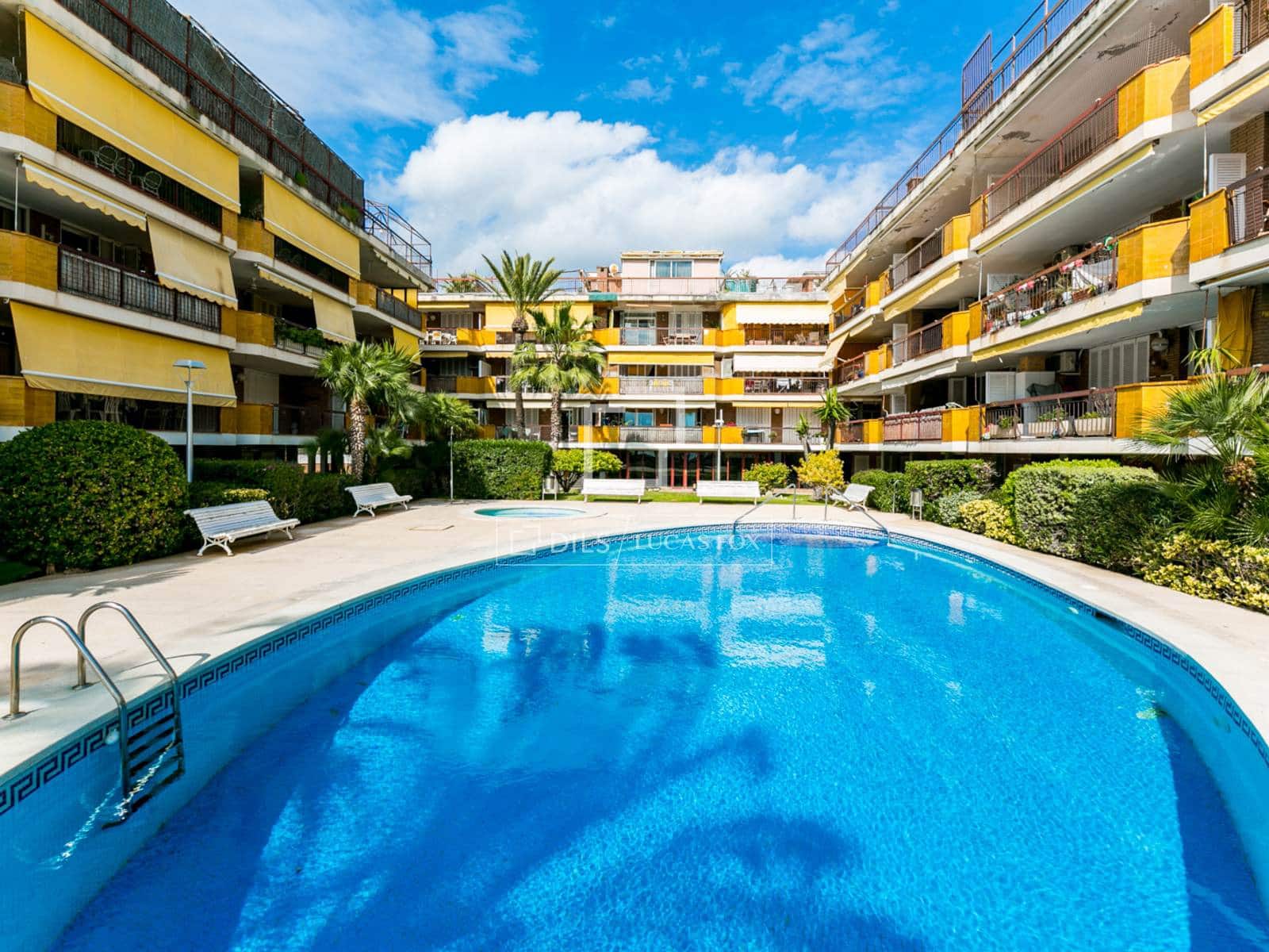 2 bedroom Apartment for sale in Castelldefels with pool garage - € 618,000 (Ref: 9650788)