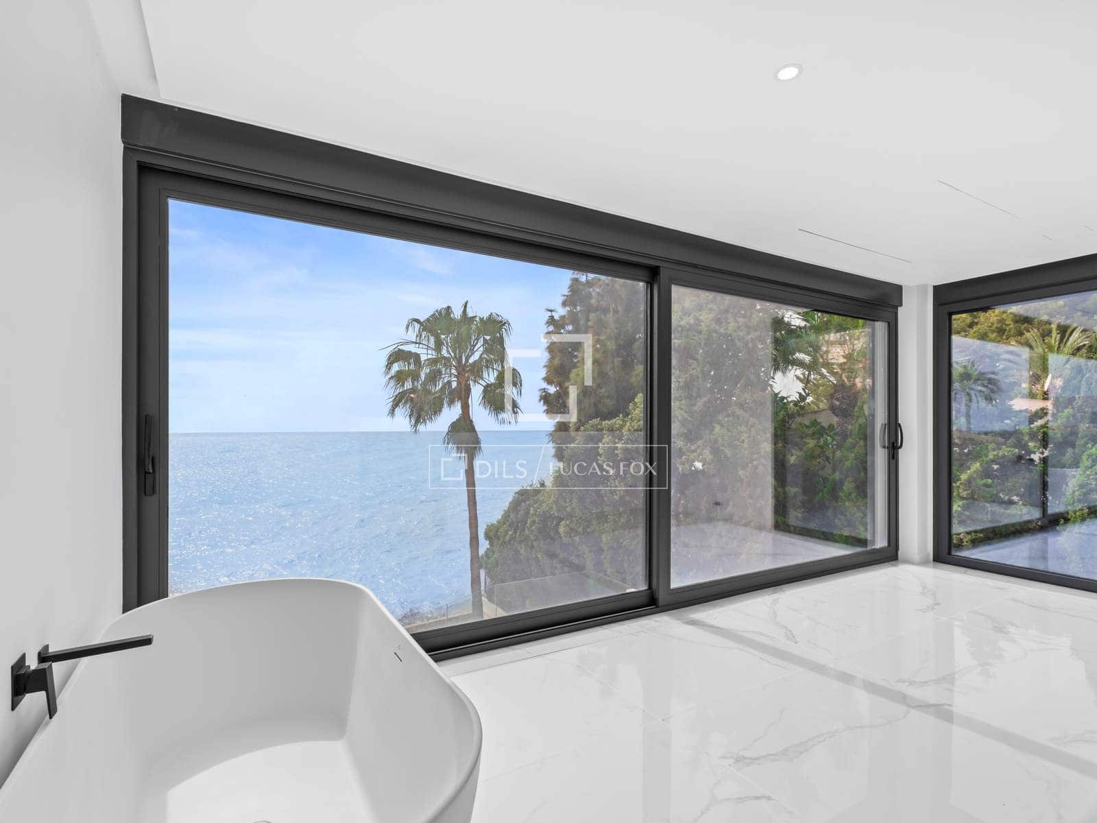 5 bedroom Villa for sale in El Campello with pool - € 2,700,000 (Ref: 9650789)