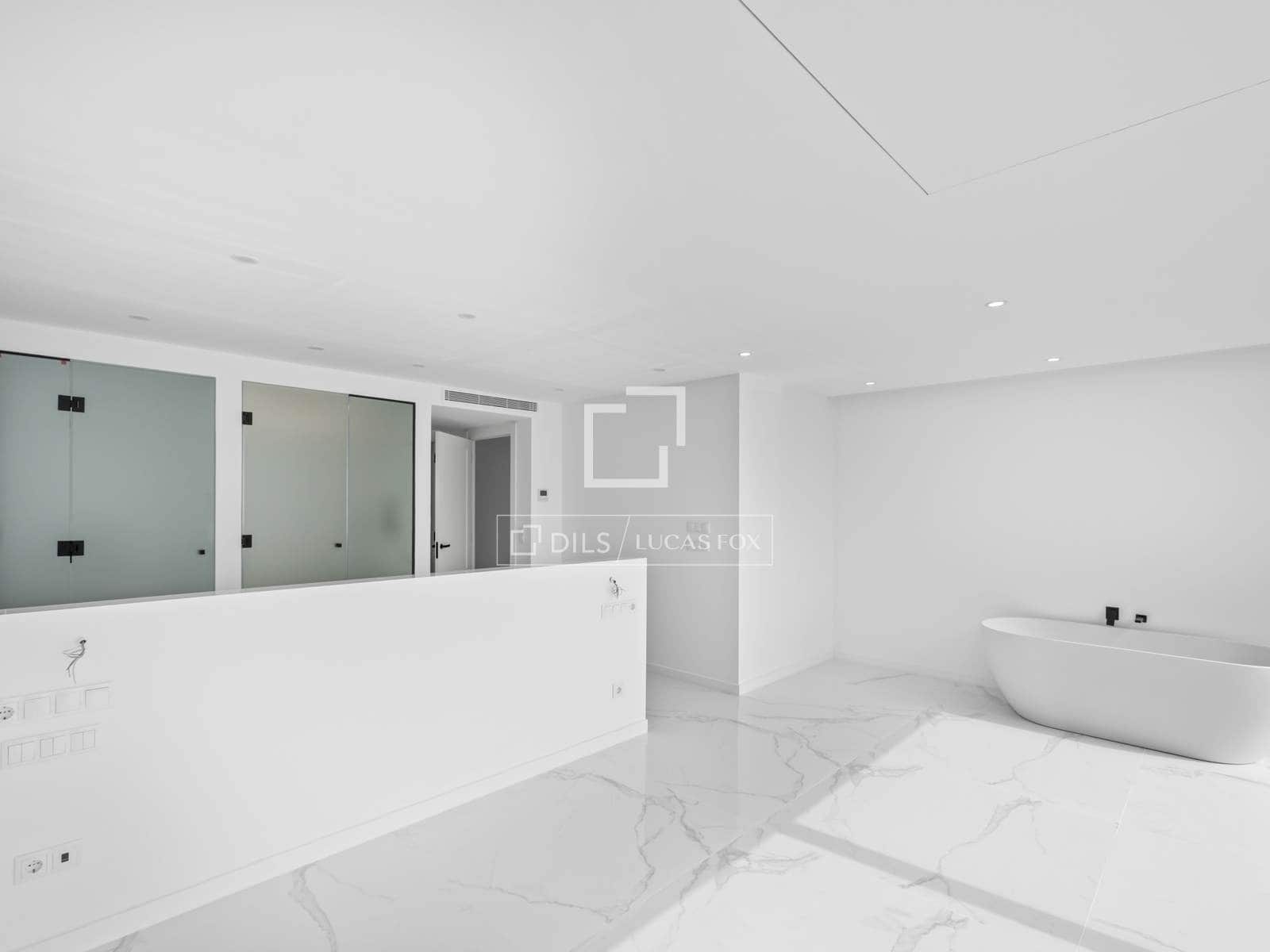 5 bedroom Villa for sale in El Campello with pool - € 2,700,000 (Ref: 9650789)