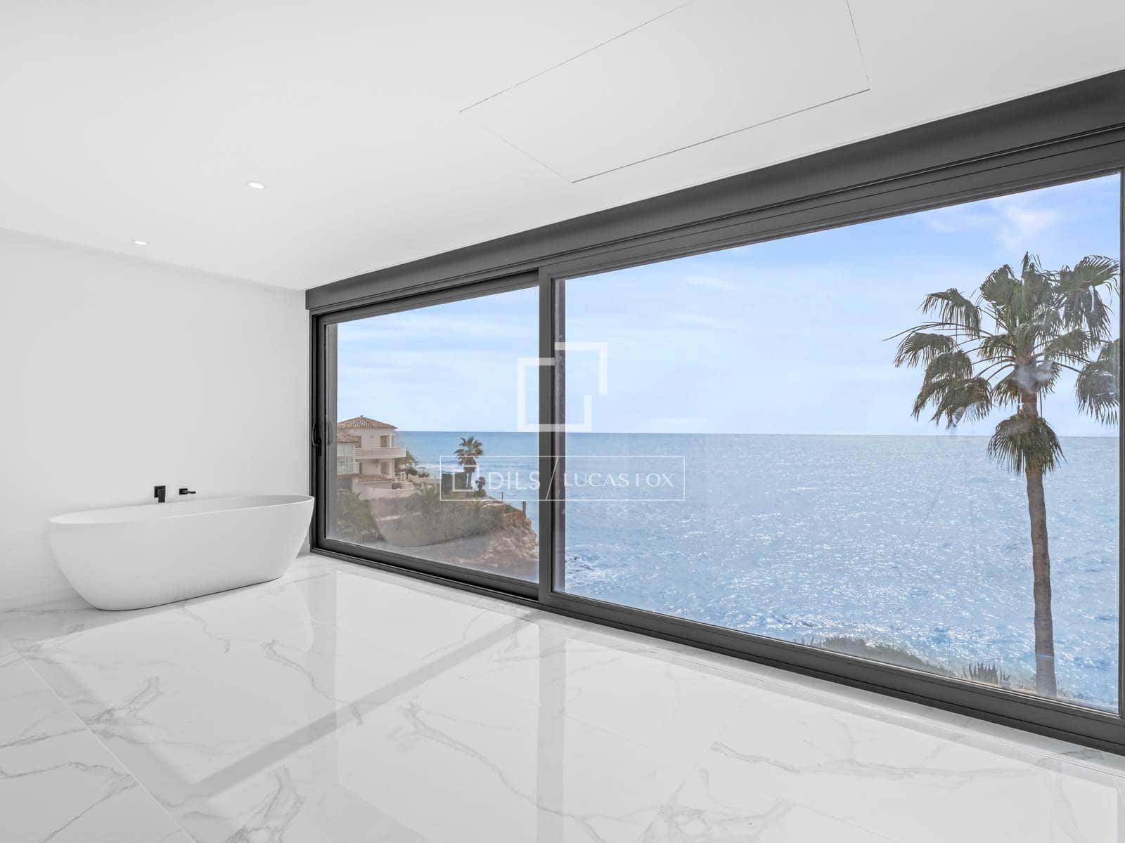 5 bedroom Villa for sale in El Campello with pool - € 2,700,000 (Ref: 9650789)