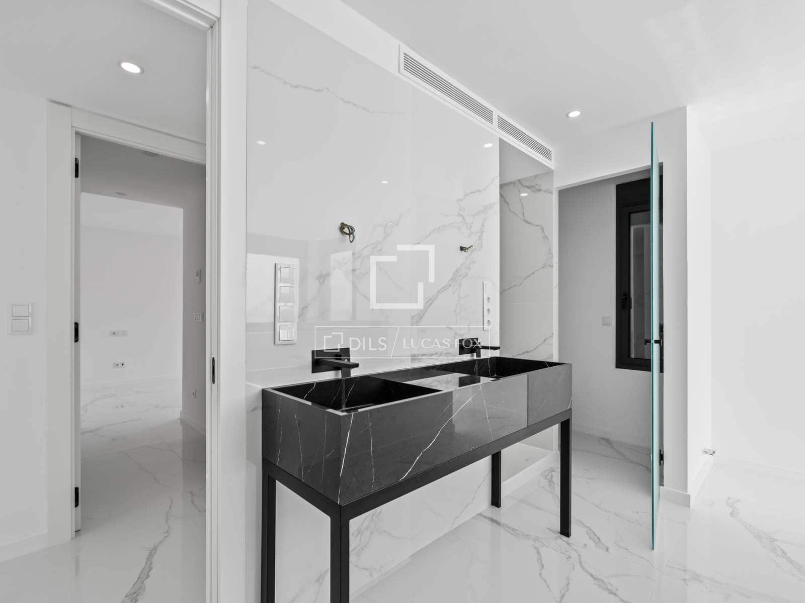 5 bedroom Villa for sale in El Campello with pool - € 2,700,000 (Ref: 9650789)