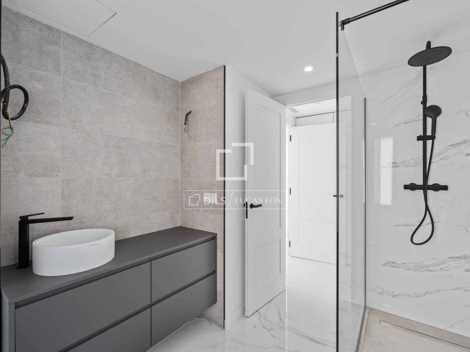 5 bedroom Villa for sale in El Campello with pool - € 2,700,000 (Ref: 9650789)