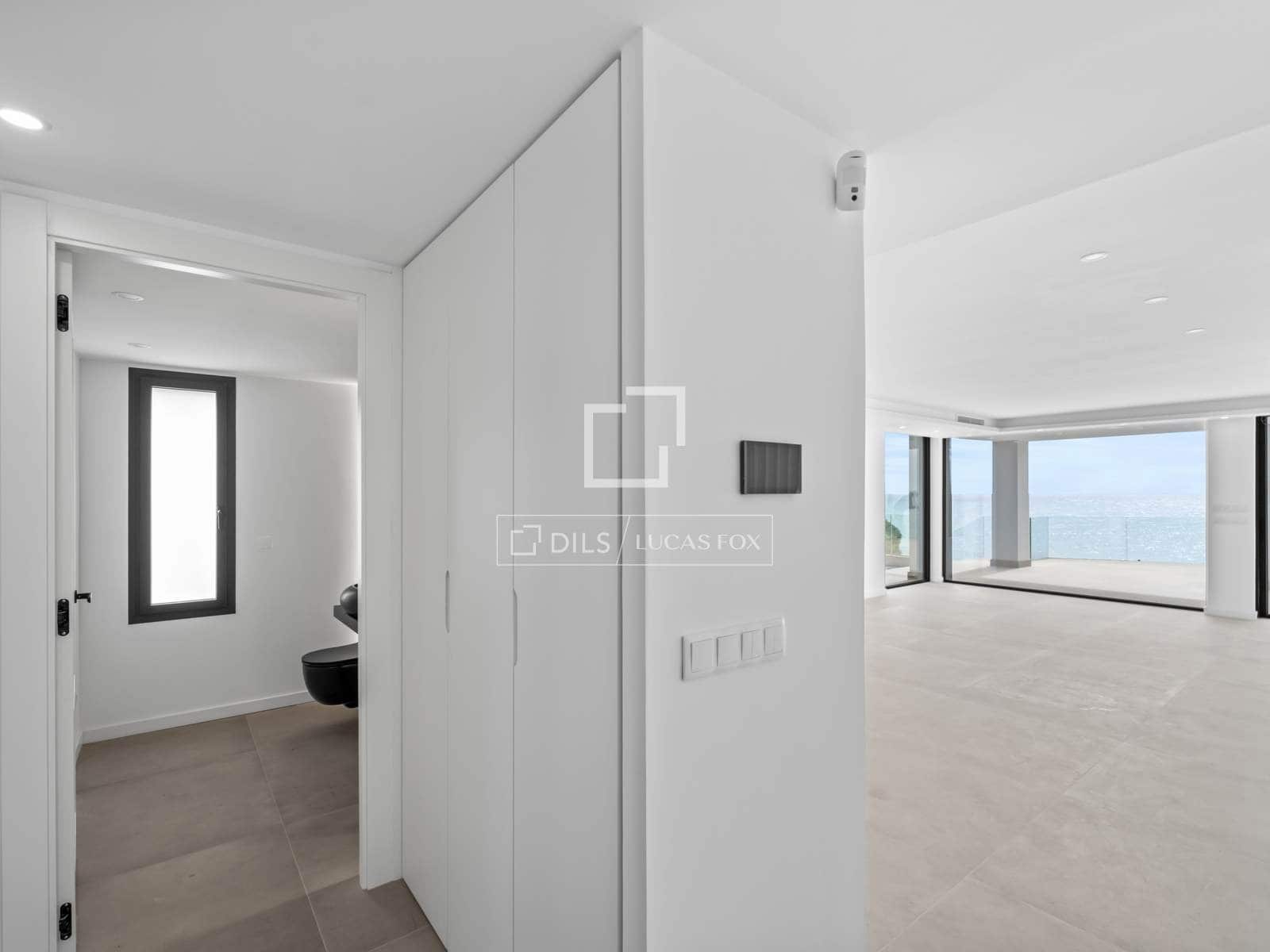 5 bedroom Villa for sale in El Campello with pool - € 2,700,000 (Ref: 9650789)