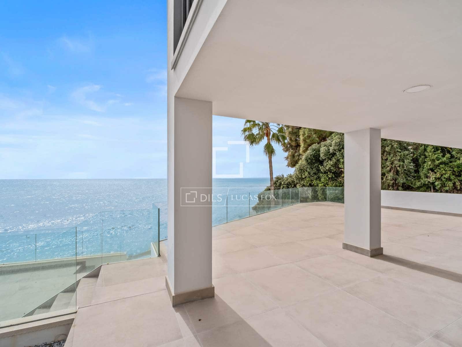 5 bedroom Villa for sale in El Campello with pool - € 2,700,000 (Ref: 9650789)