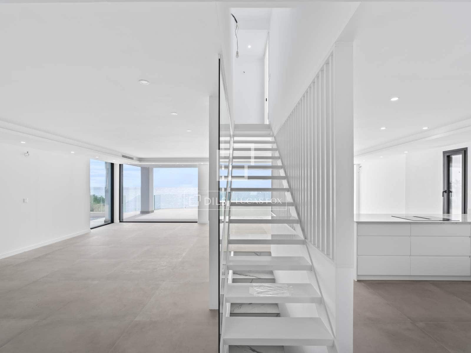 5 bedroom Villa for sale in El Campello with pool - € 2,700,000 (Ref: 9650789)