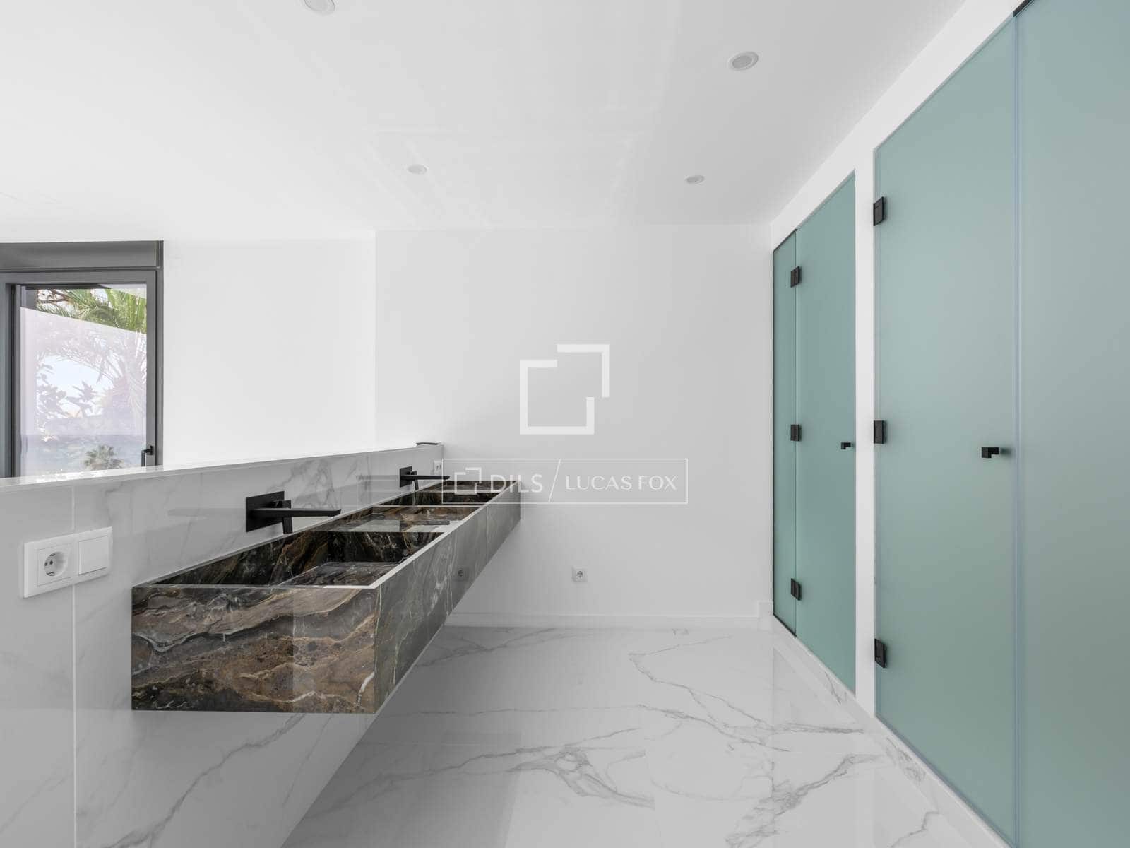 5 bedroom Villa for sale in El Campello with pool - € 2,700,000 (Ref: 9650789)