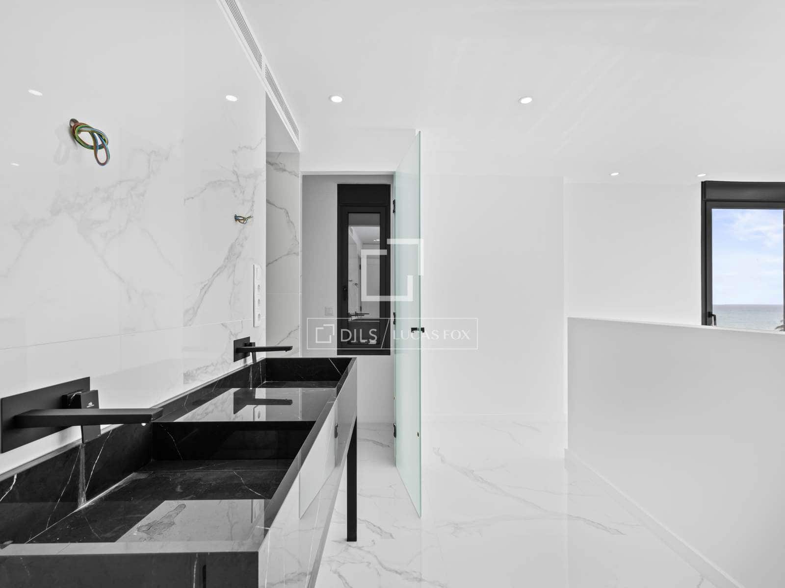 5 bedroom Villa for sale in El Campello with pool - € 2,700,000 (Ref: 9650789)