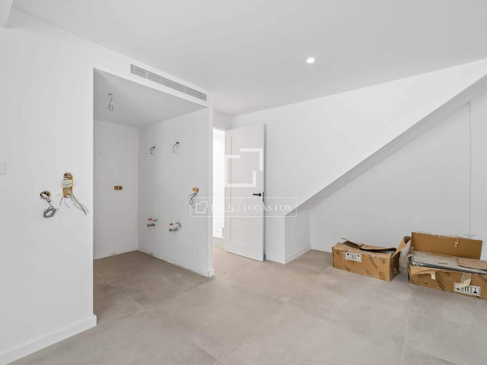 5 bedroom Villa for sale in El Campello with pool - € 2,700,000 (Ref: 9650789)