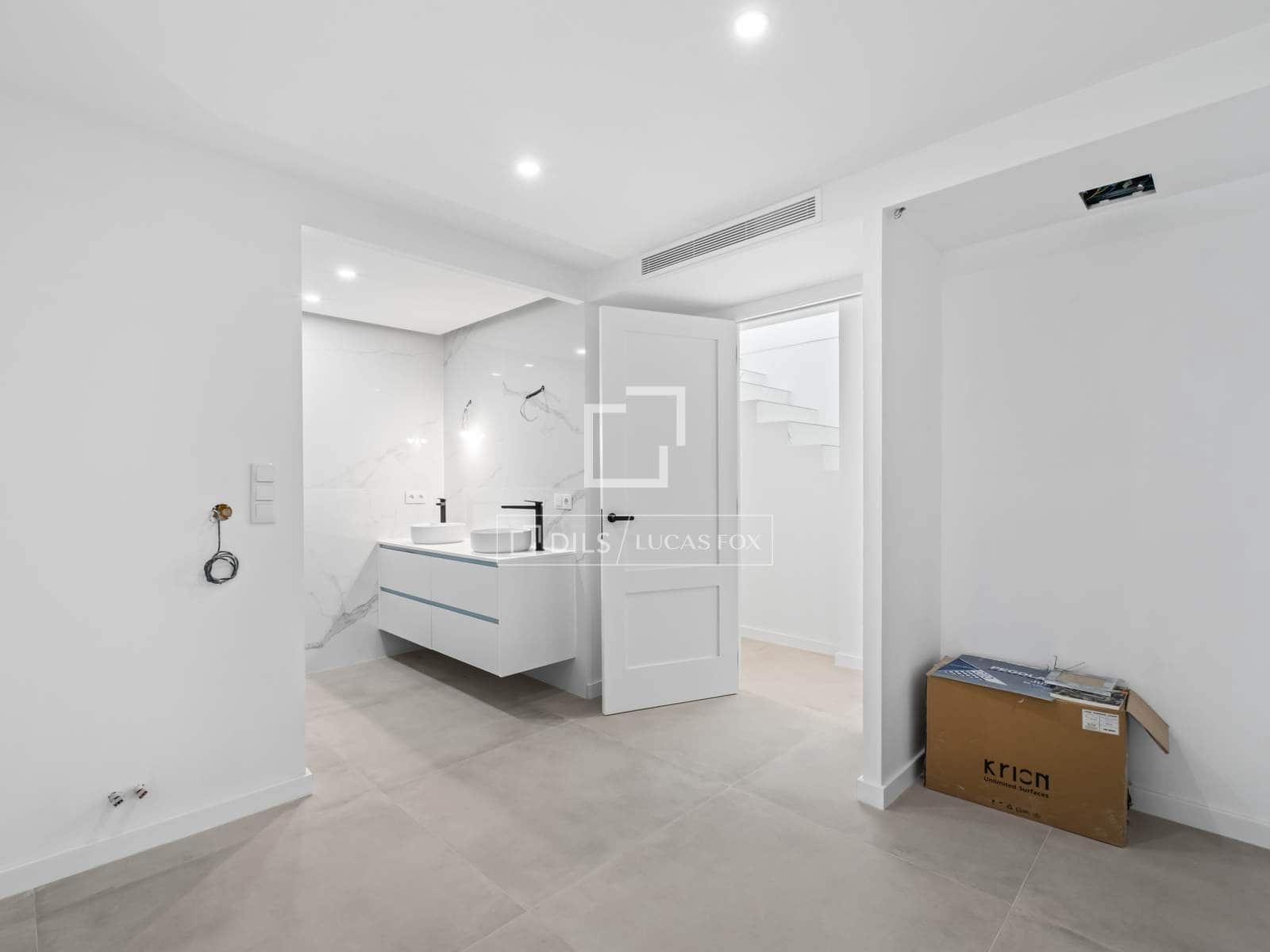 5 bedroom Villa for sale in El Campello with pool - € 2,700,000 (Ref: 9650789)