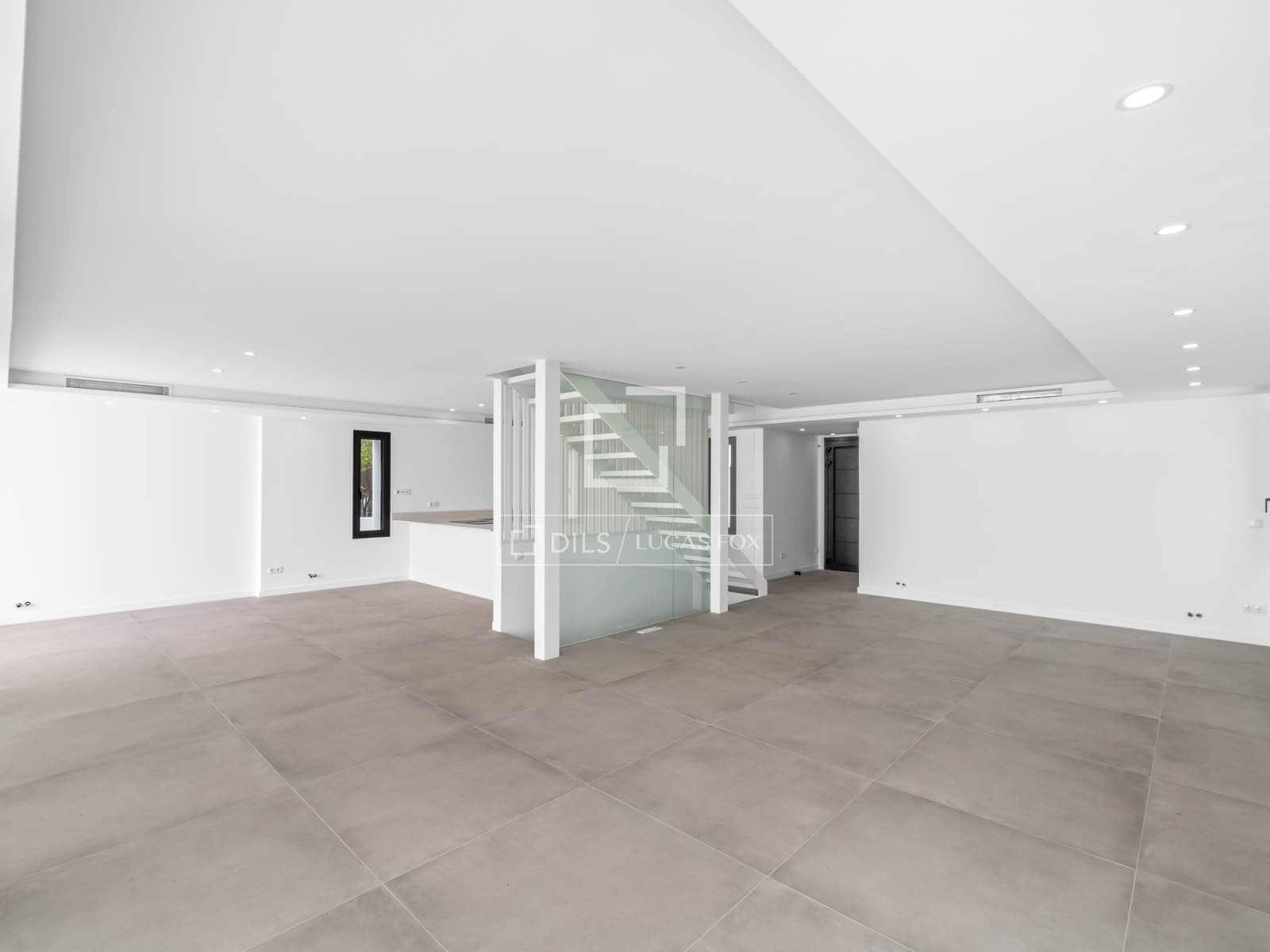 5 bedroom Villa for sale in El Campello with pool - € 2,700,000 (Ref: 9650789)