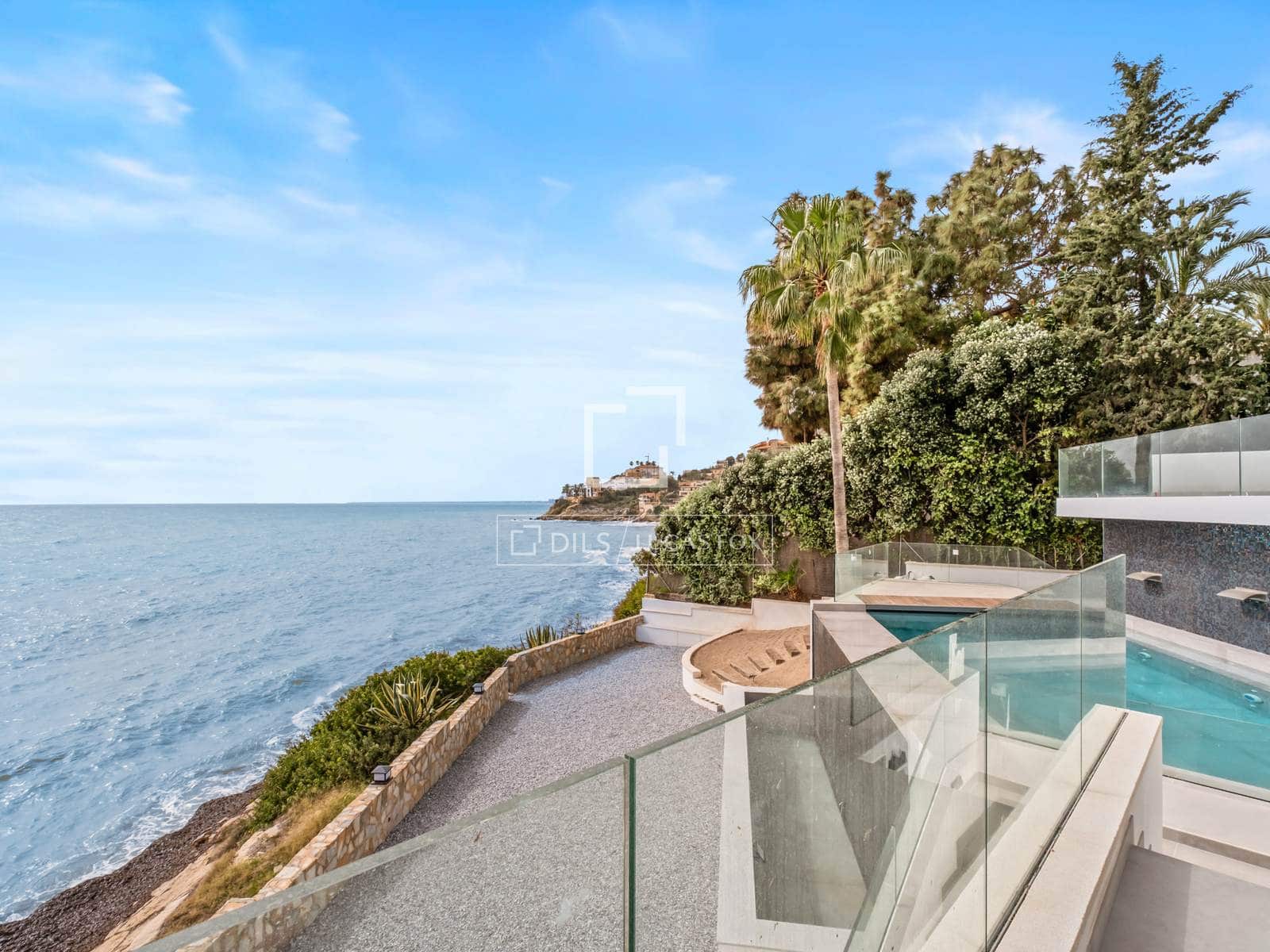 5 bedroom Villa for sale in El Campello with pool - € 2,700,000 (Ref: 9650789)