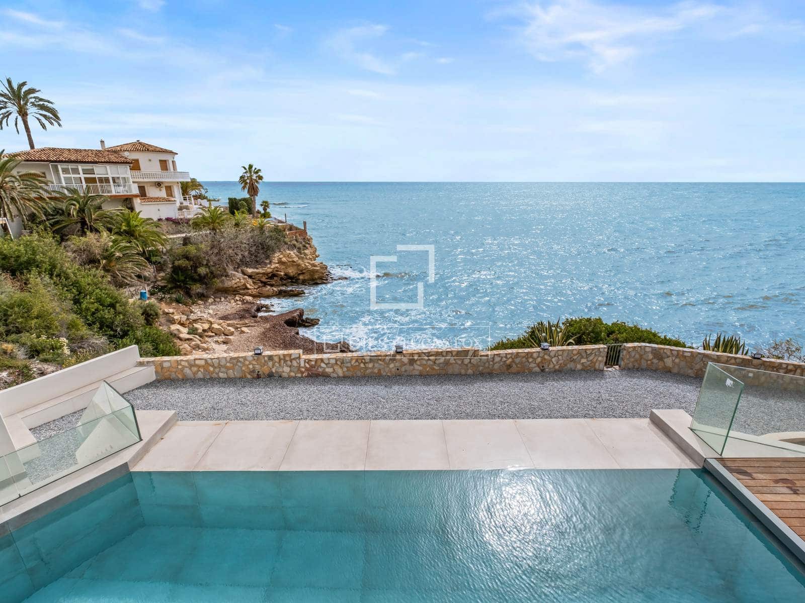 5 bedroom Villa for sale in El Campello with pool - € 2,700,000 (Ref: 9650789)