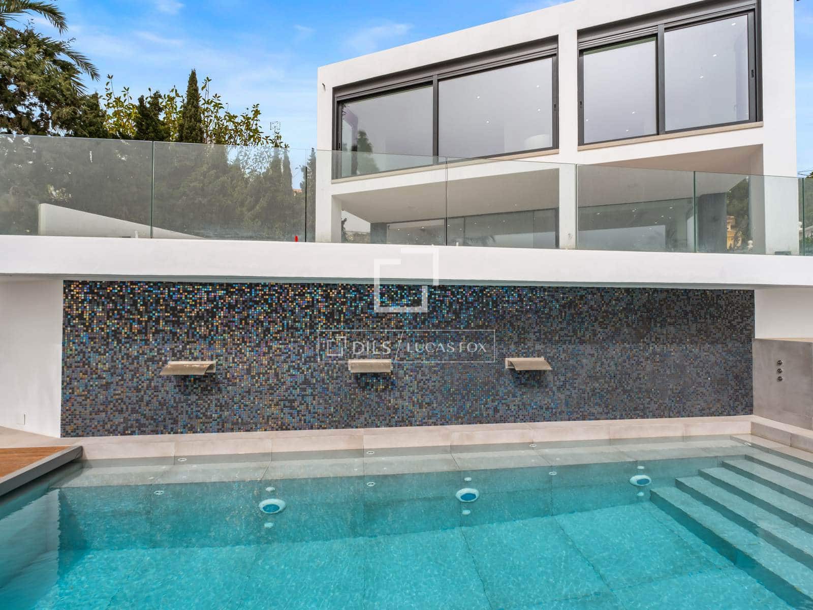 5 bedroom Villa for sale in El Campello with pool - € 2,700,000 (Ref: 9650789)