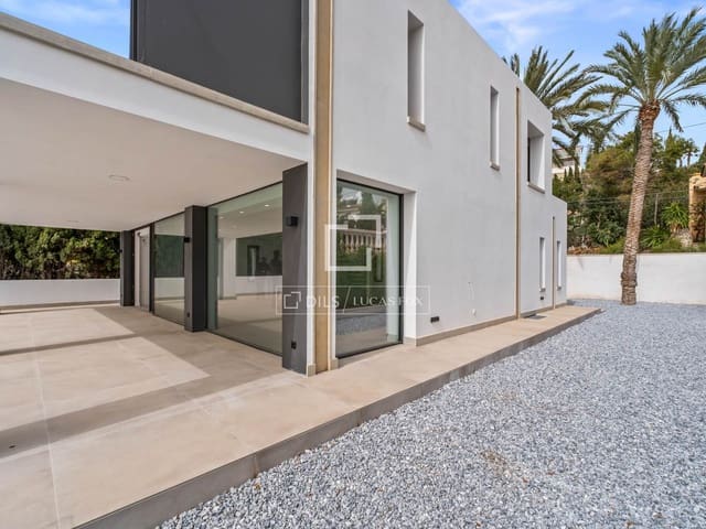 5 bedroom Villa for sale in El Campello with pool - € 2,700,000 (Ref: 9650789)