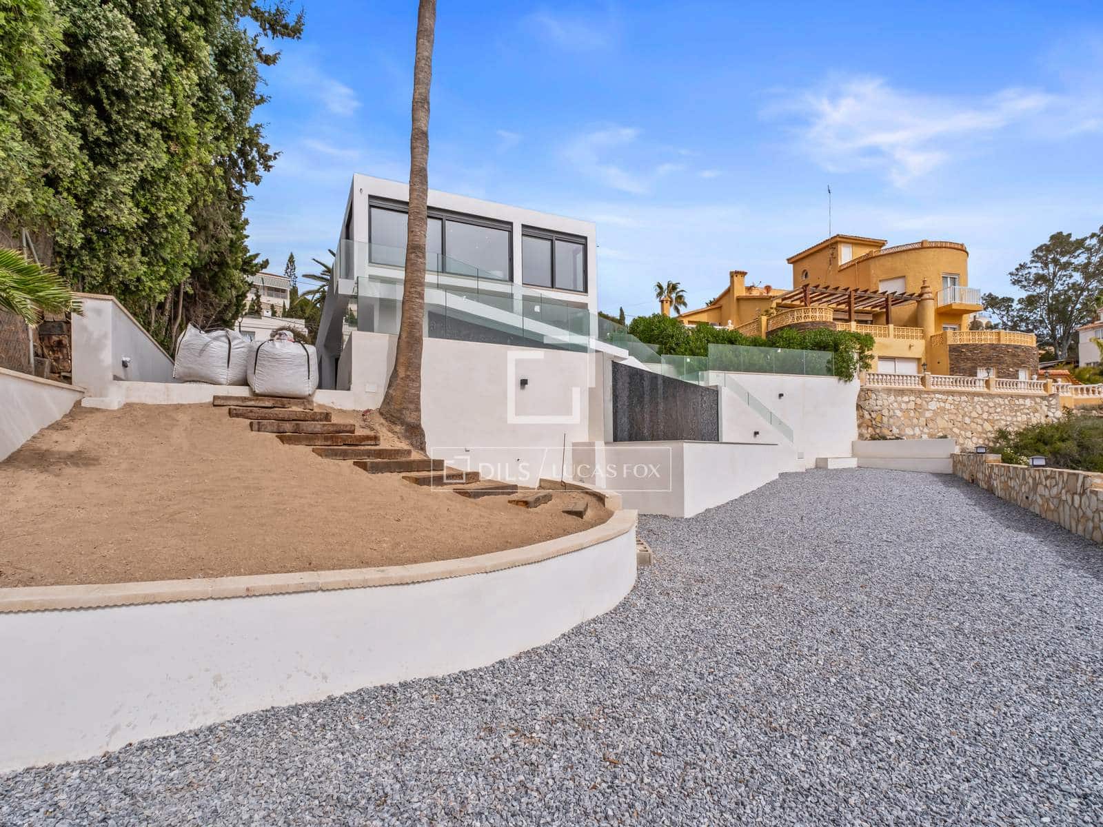 5 bedroom Villa for sale in El Campello with pool - € 2,700,000 (Ref: 9650789)