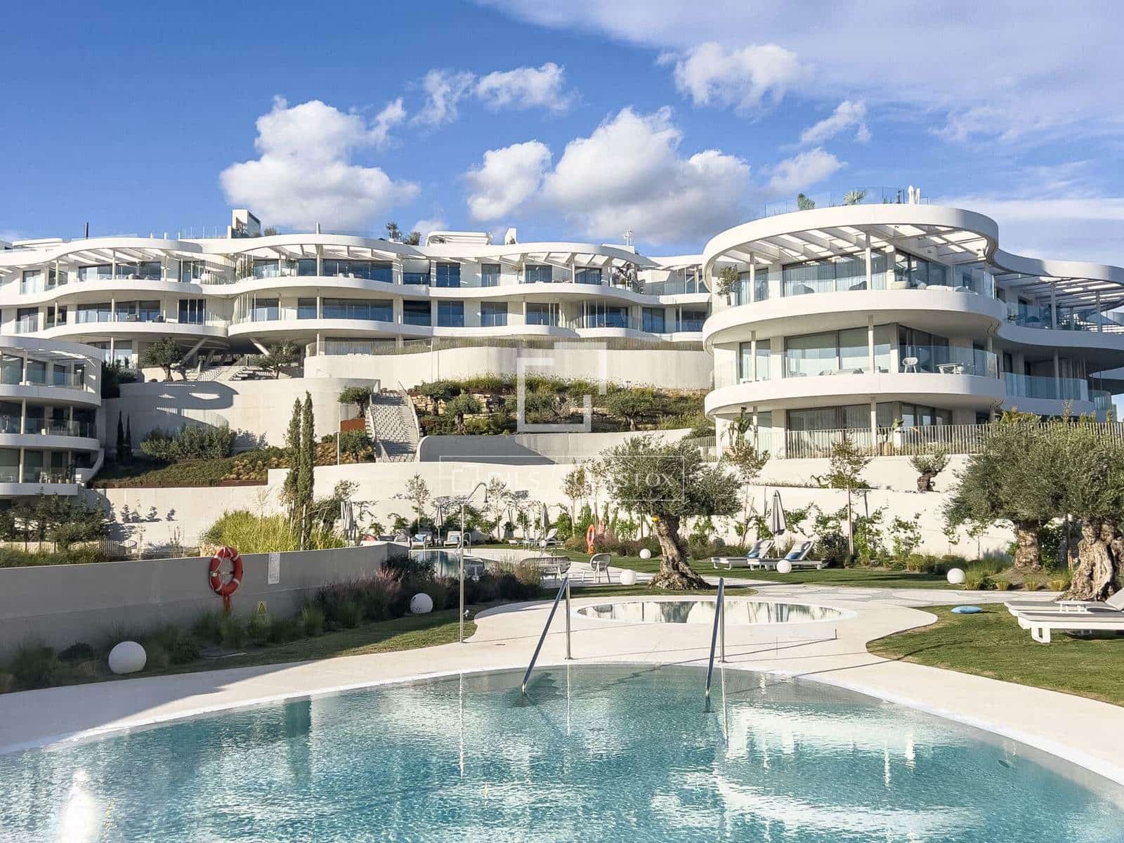 3 quarto Apartamento para venda em Benahavis com piscina garagem - 1 795 000 € (Ref: 9651035)