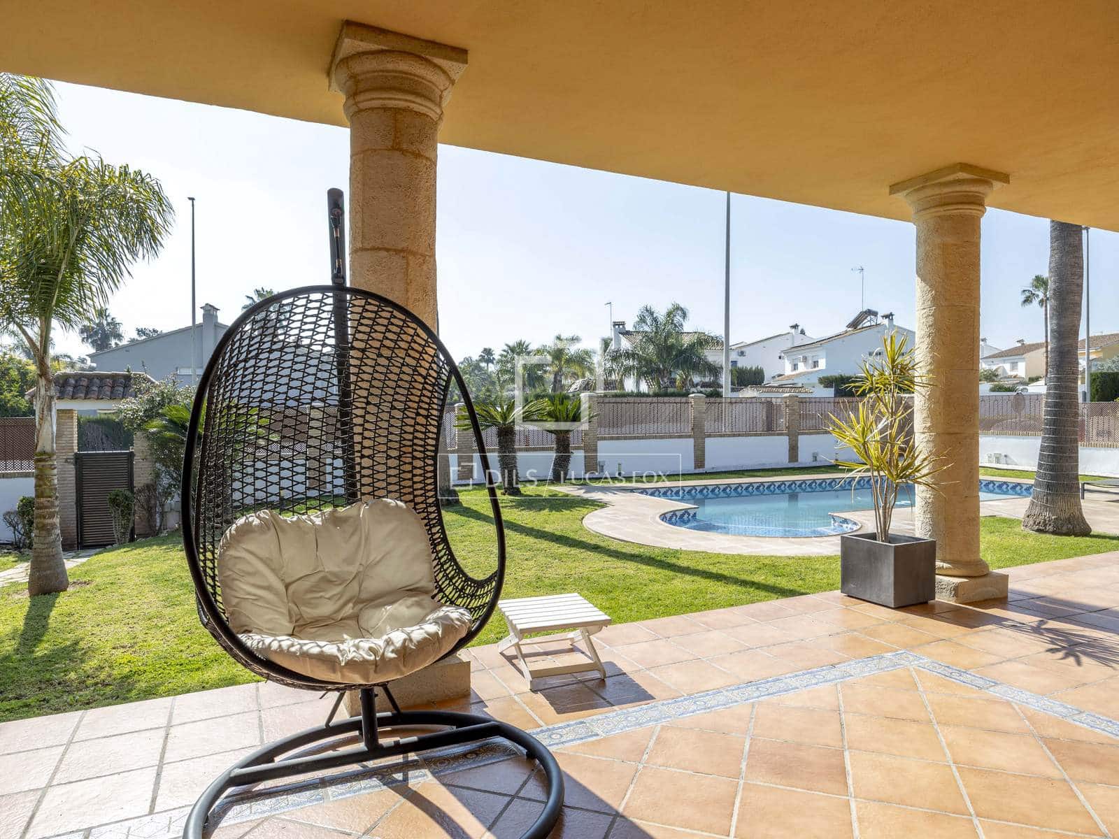 6 bedroom Villa for rent in San Antonio de Benageber with pool garage - € 7,000 (Ref: 9654129)