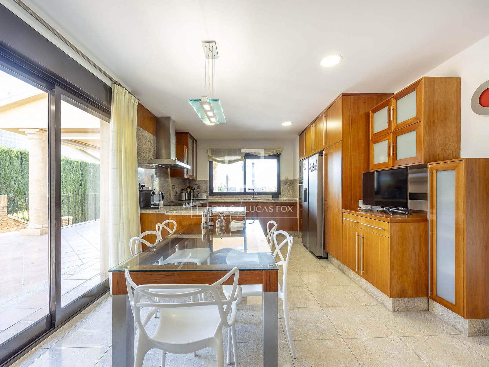 6 bedroom Villa for rent in San Antonio de Benageber with pool garage - € 7,000 (Ref: 9654129)