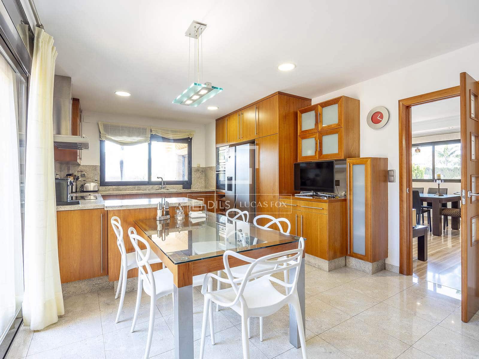 6 bedroom Villa for rent in San Antonio de Benageber with pool garage - € 7,000 (Ref: 9654129)