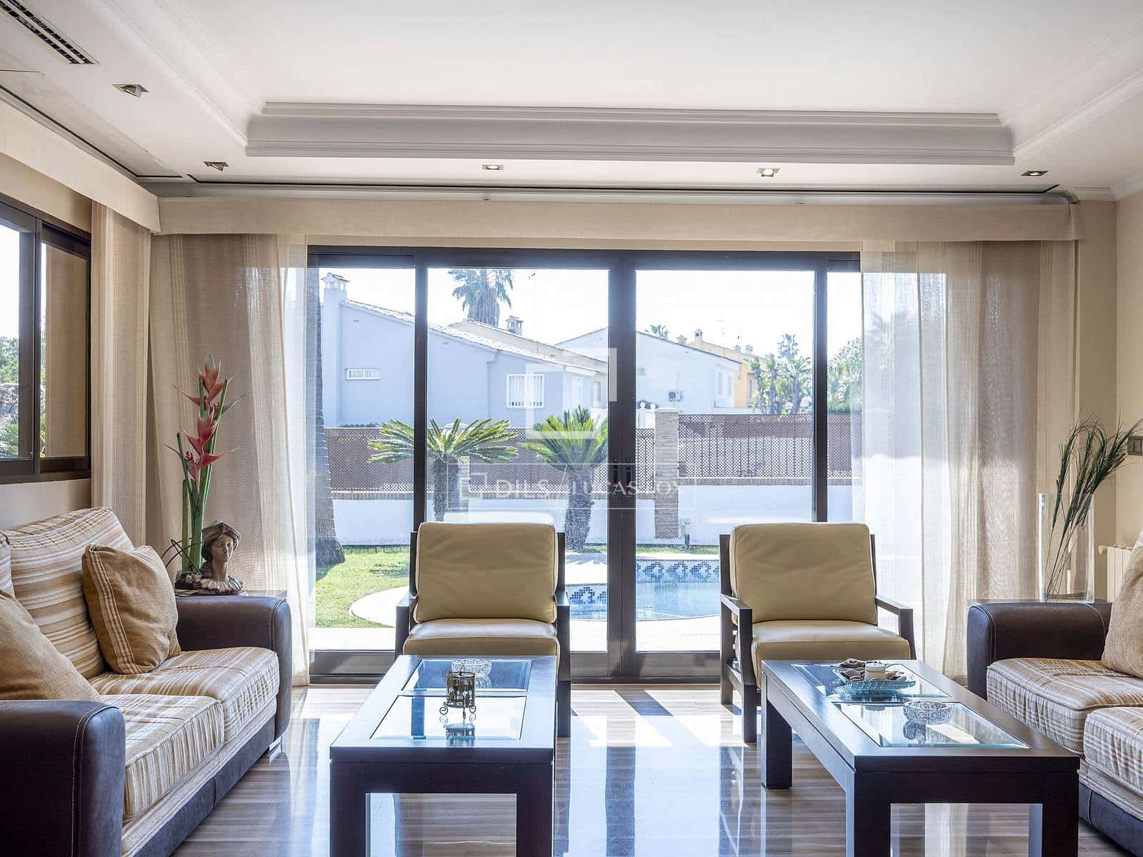 6 bedroom Villa for rent in San Antonio de Benageber with pool garage - € 7,000 (Ref: 9654129)