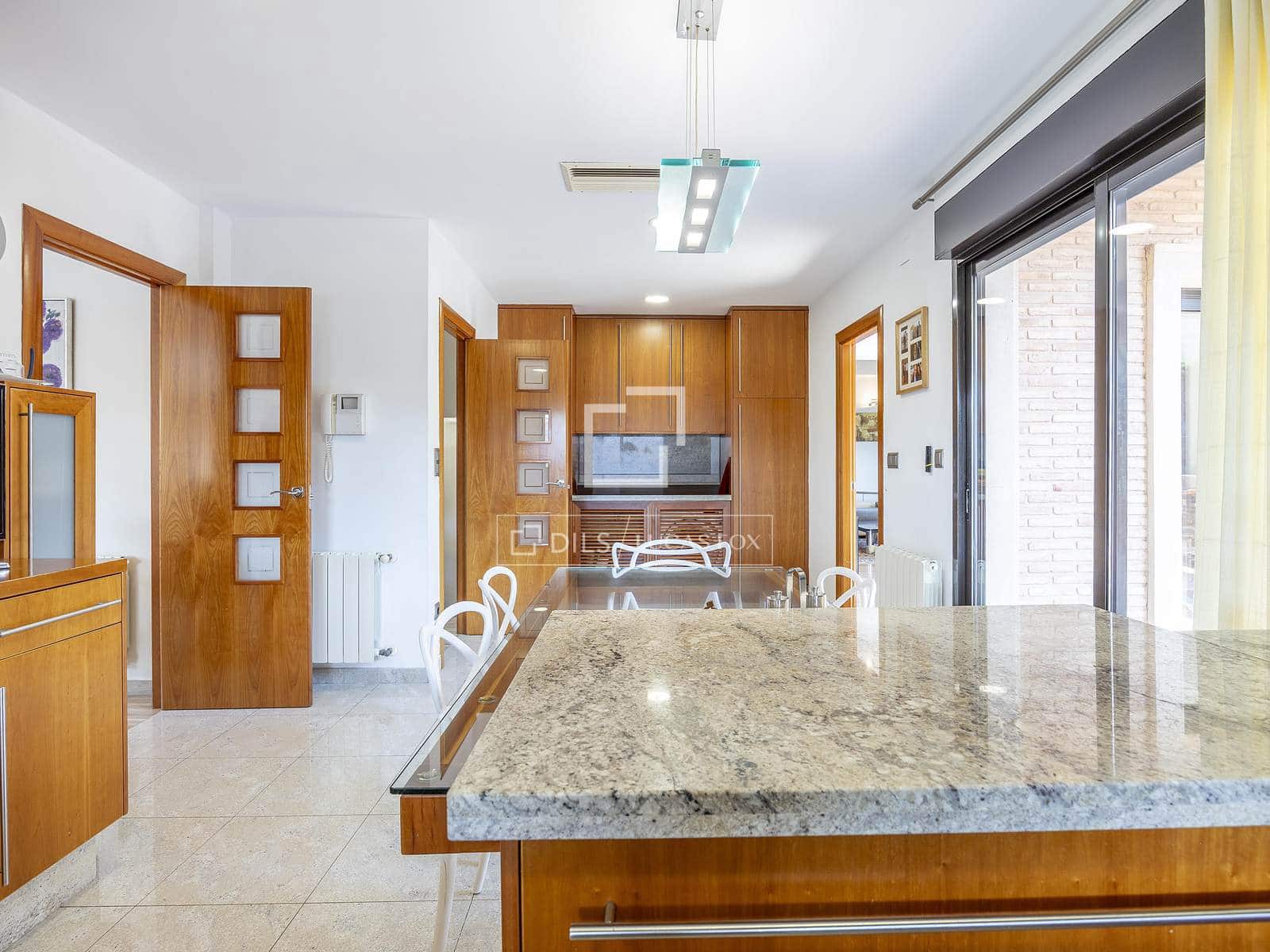 6 bedroom Villa for rent in San Antonio de Benageber with pool garage - € 7,000 (Ref: 9654129)