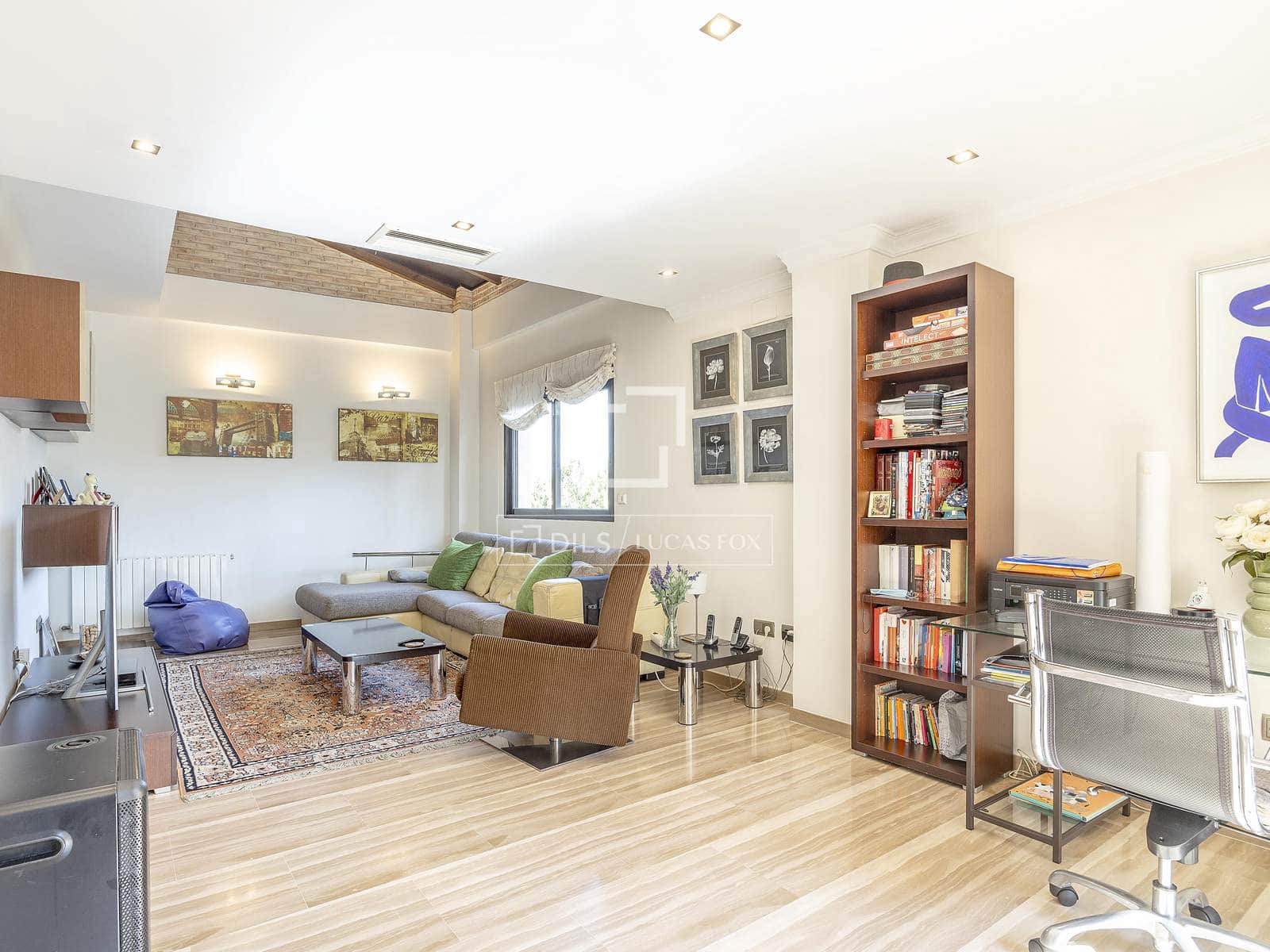 6 bedroom Villa for rent in San Antonio de Benageber with pool garage - € 7,000 (Ref: 9654129)