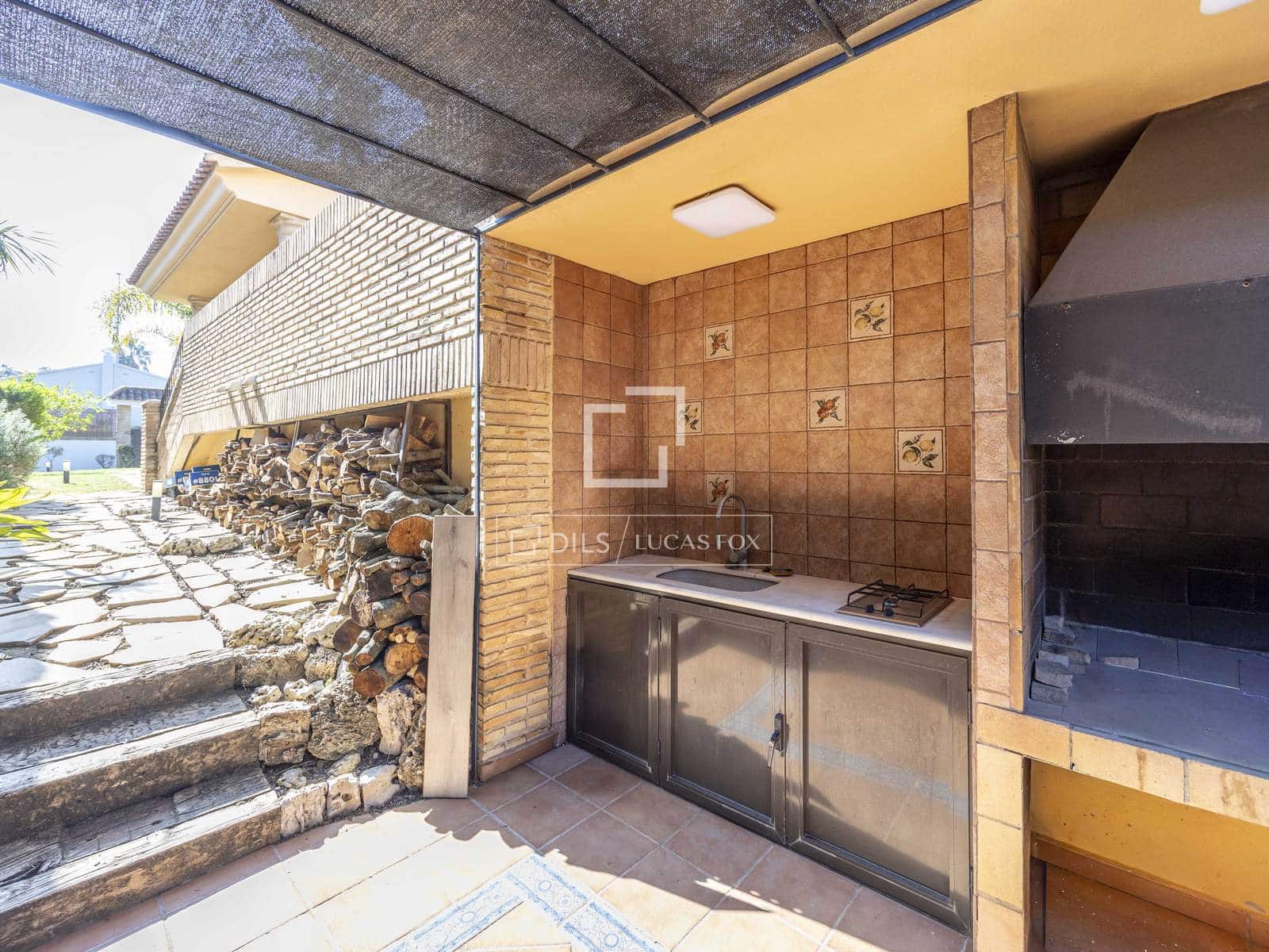 6 bedroom Villa for rent in San Antonio de Benageber with pool garage - € 7,000 (Ref: 9654129)