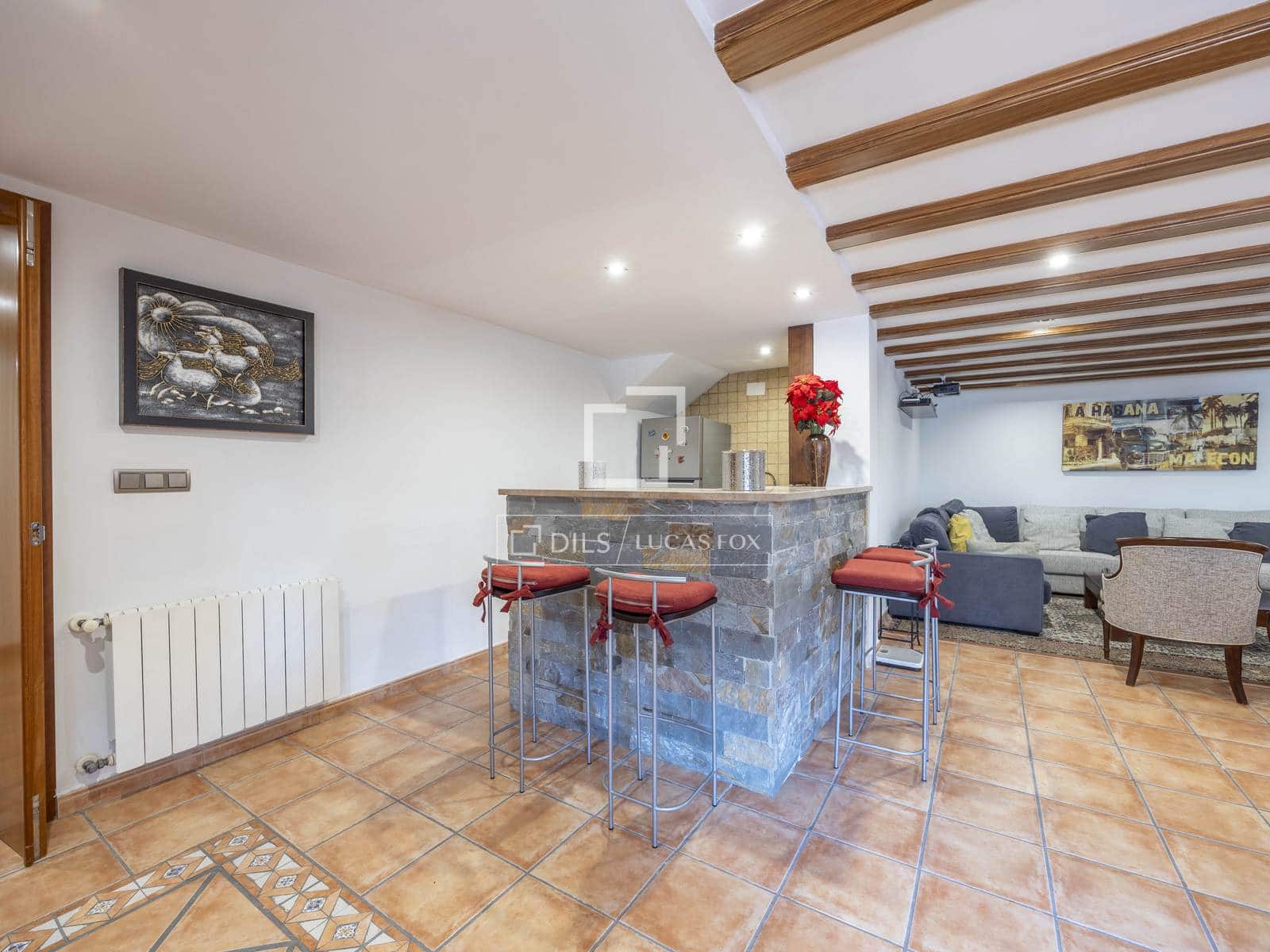 6 bedroom Villa for rent in San Antonio de Benageber with pool garage - € 7,000 (Ref: 9654129)