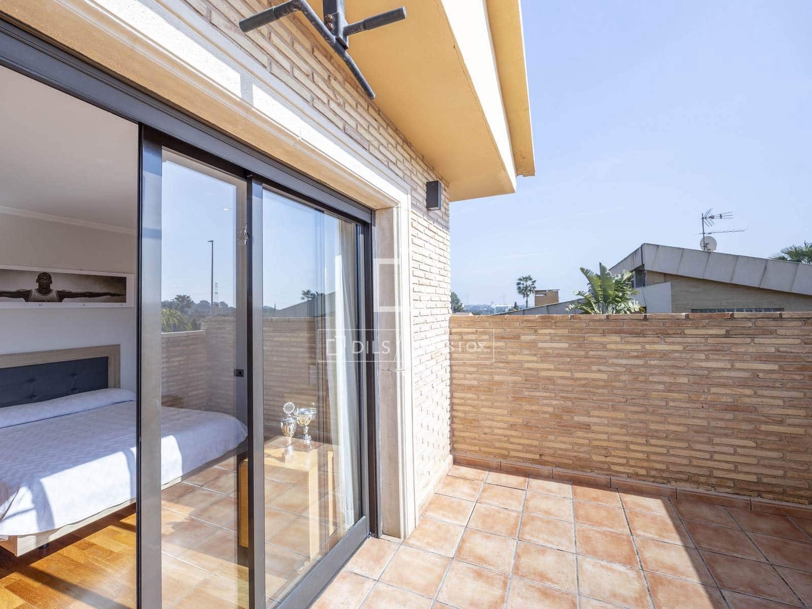 6 bedroom Villa for rent in San Antonio de Benageber with pool garage - € 7,000 (Ref: 9654129)