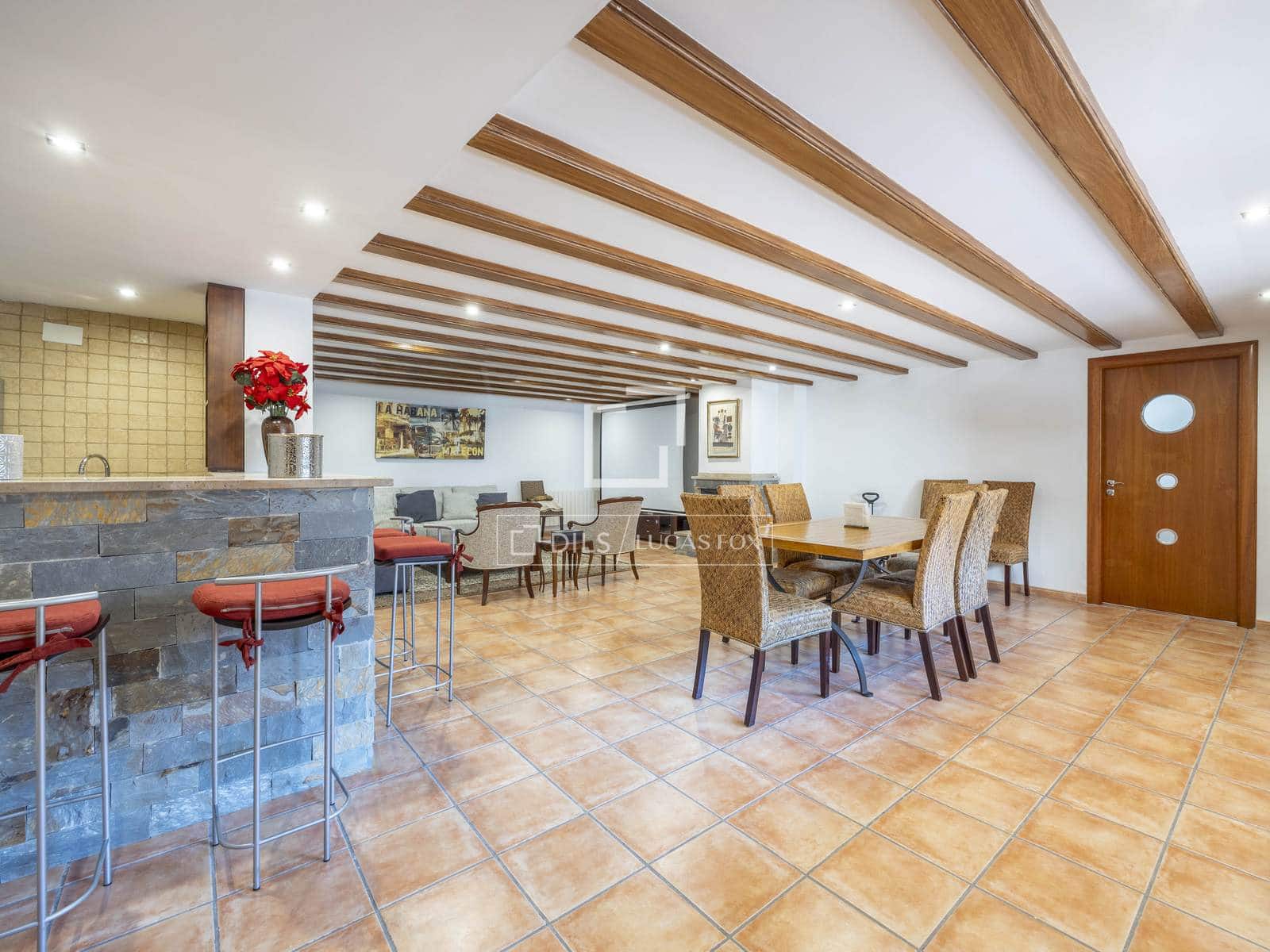 6 bedroom Villa for rent in San Antonio de Benageber with pool garage - € 7,000 (Ref: 9654129)