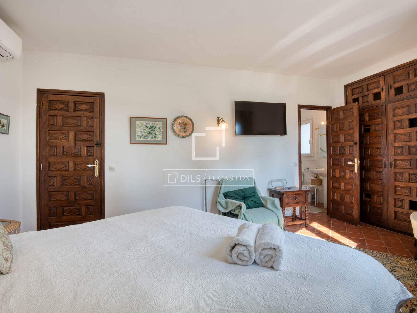 5 bedroom Villa for sale in Santa Cristina d'Aro with pool garage - € 1,175,000 (Ref: 9654289)